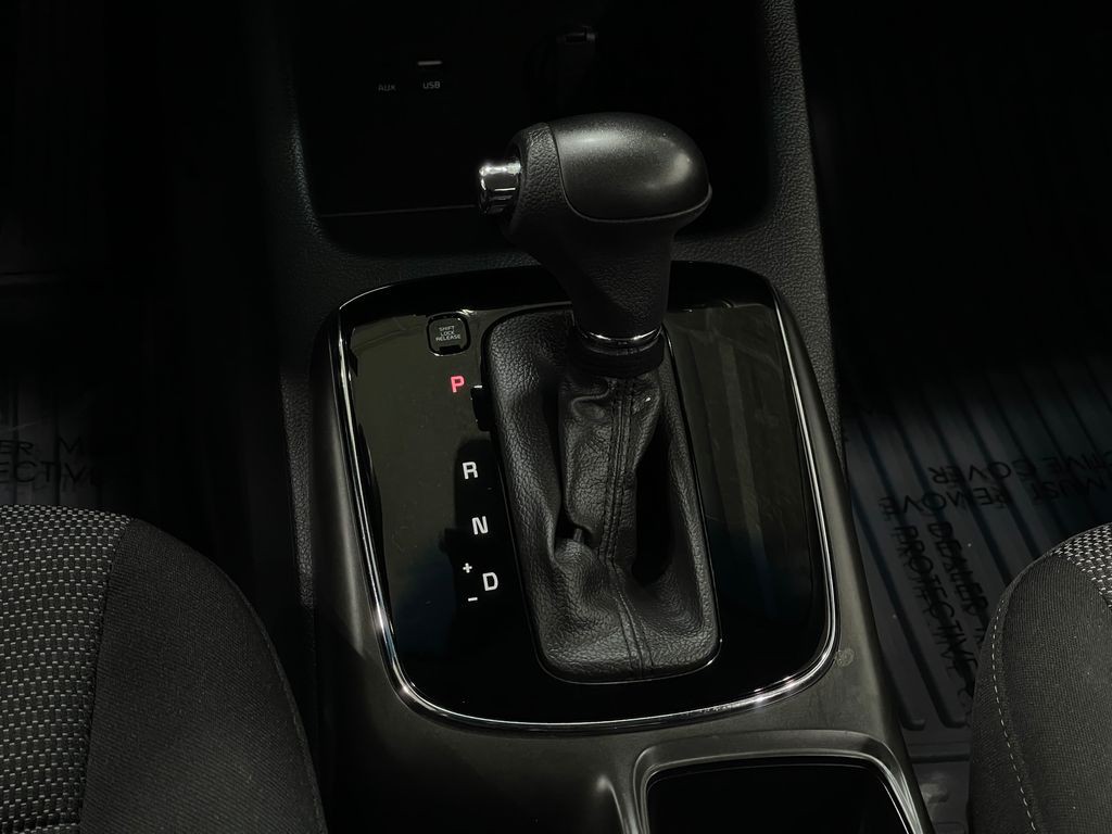 2017 Kia Forte Image 25