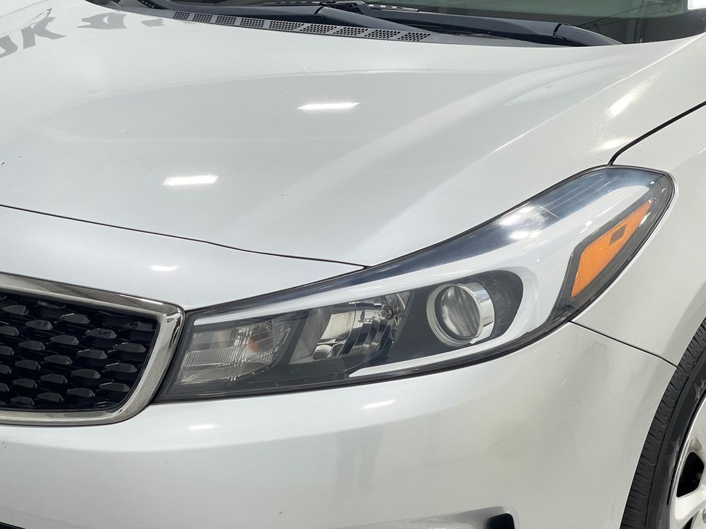 2017 Kia Forte Image 29