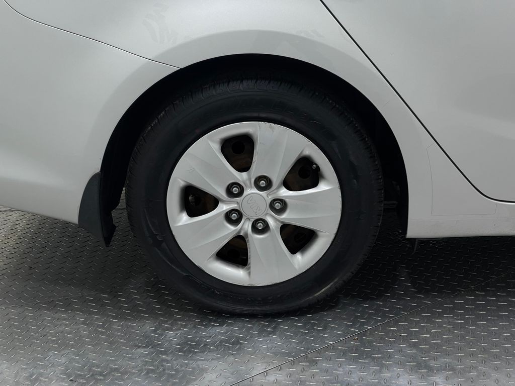 2017 Kia Forte Image 31