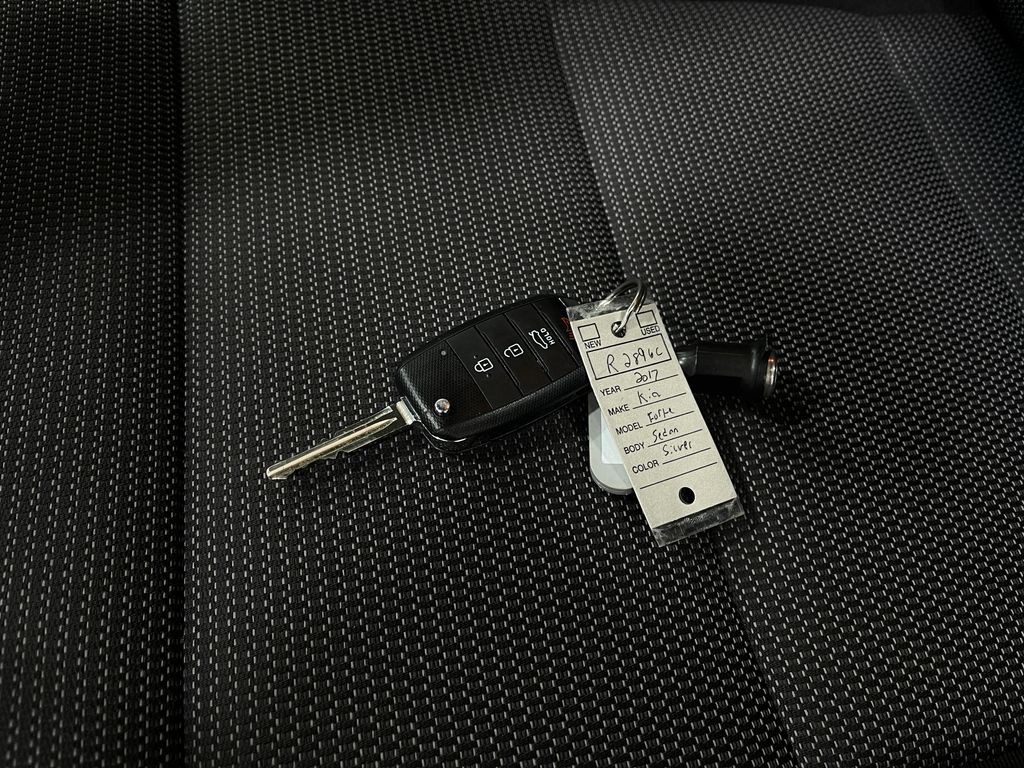 2017 Kia Forte Image 33