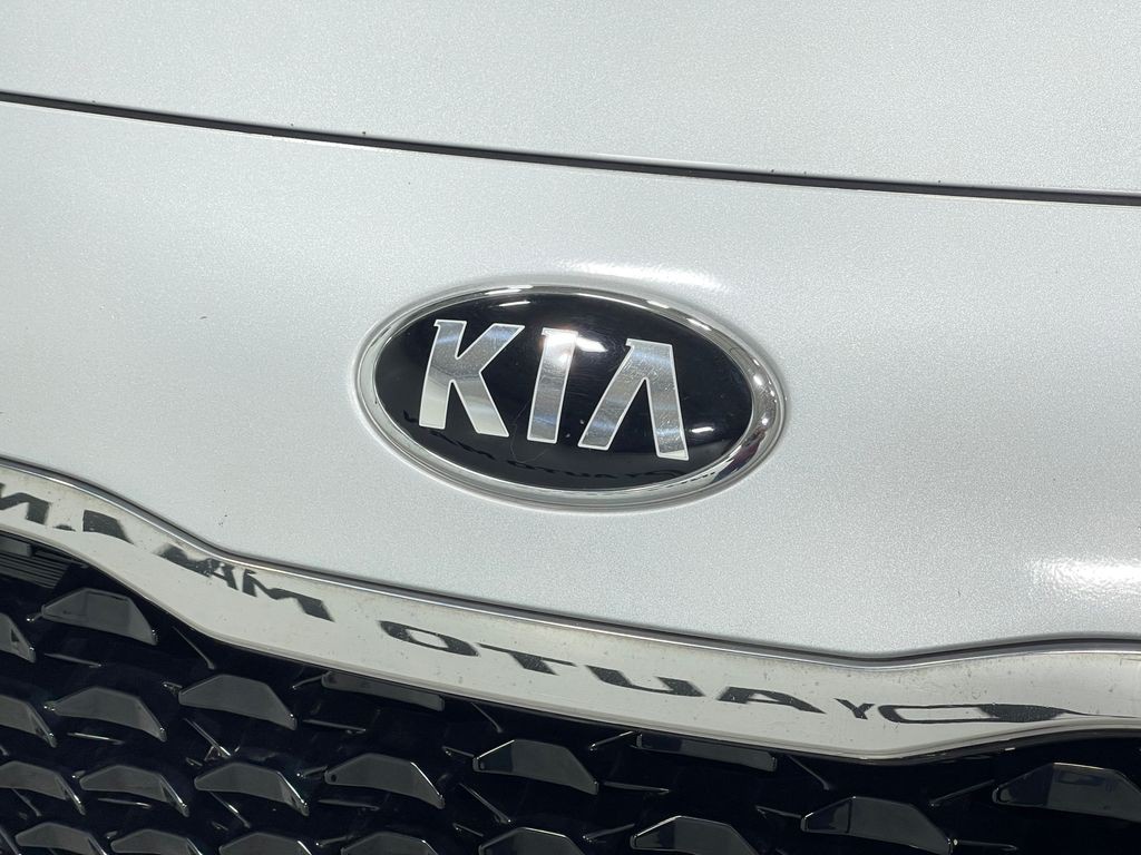 2017 Kia Forte Image 34