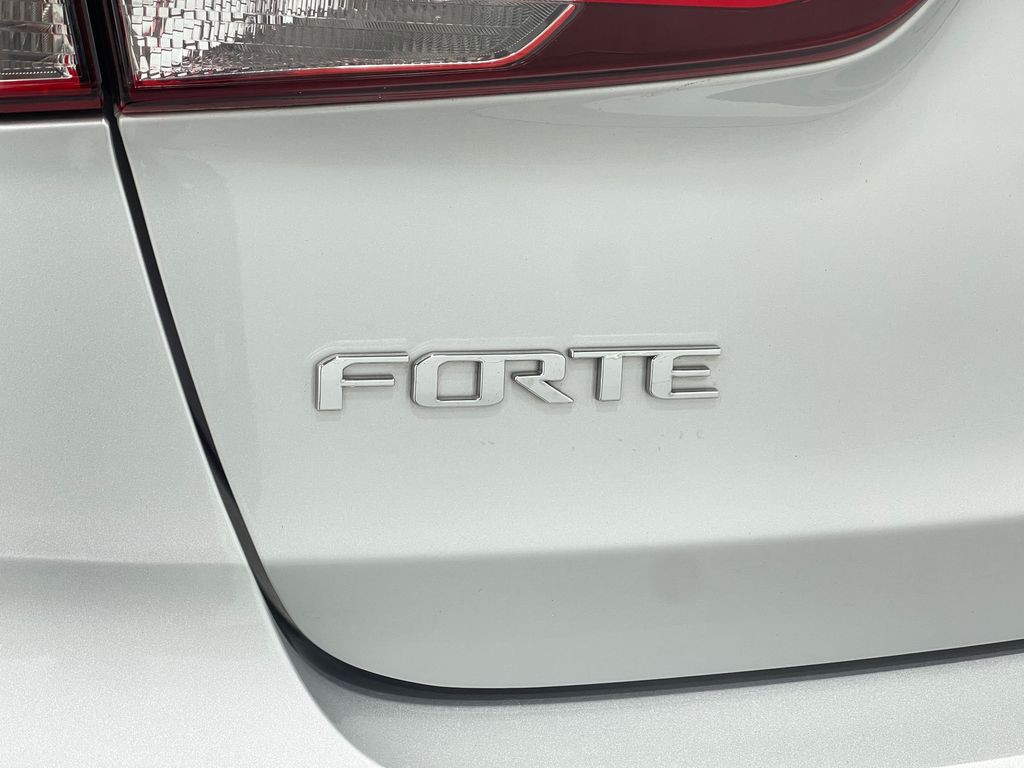 2017 Kia Forte Image 35