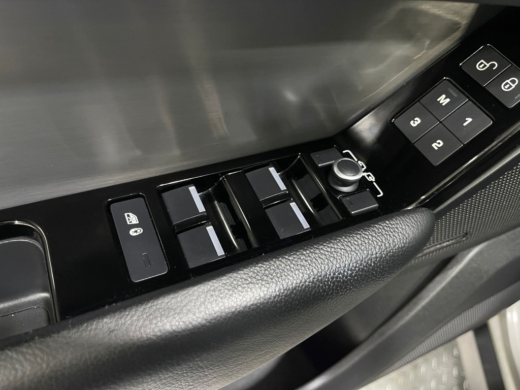 2020 Land Rover Range Rover Image 17