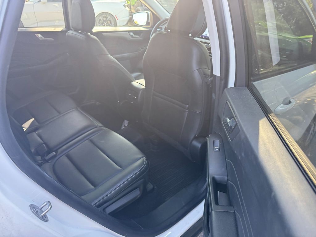 2022 Ford Escape Image 9