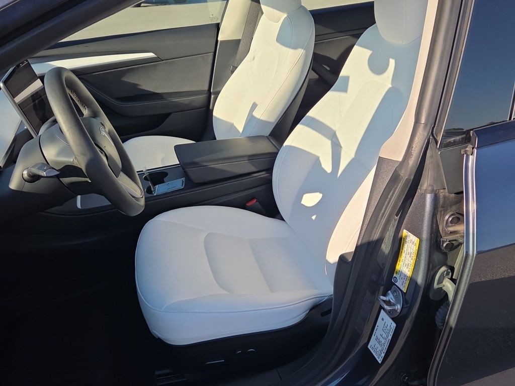 2023 Tesla Model 3 Image 7