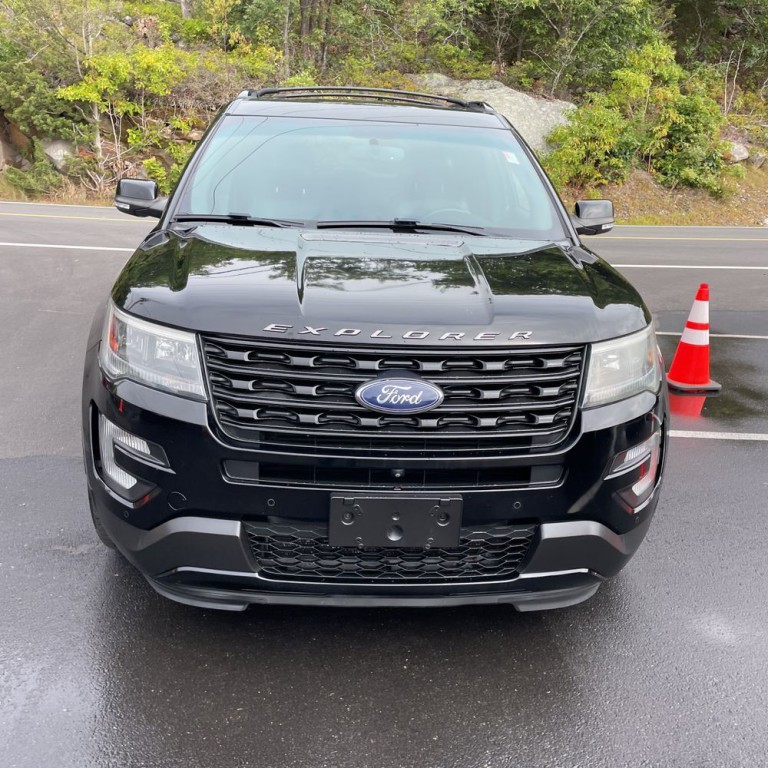 2016 Ford Explorer Image 2