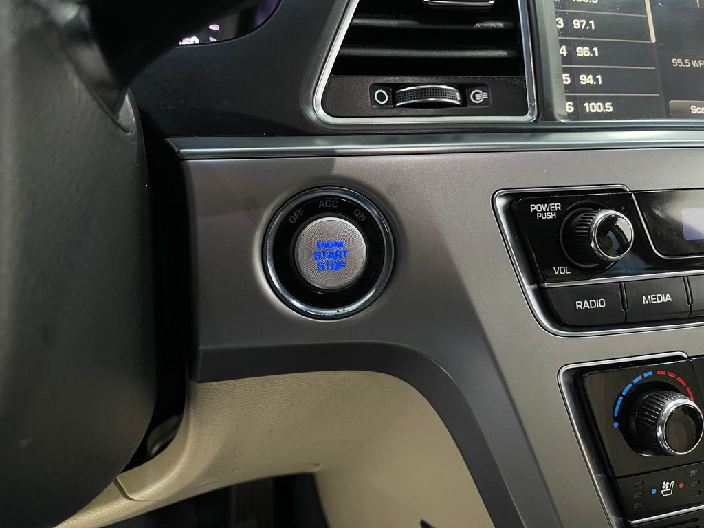 2017 Hyundai Sonata Image 21