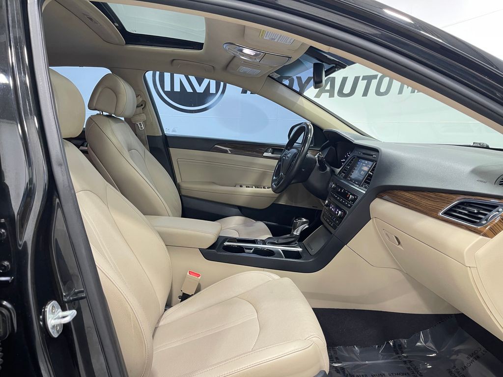 2017 Hyundai Sonata Image 32