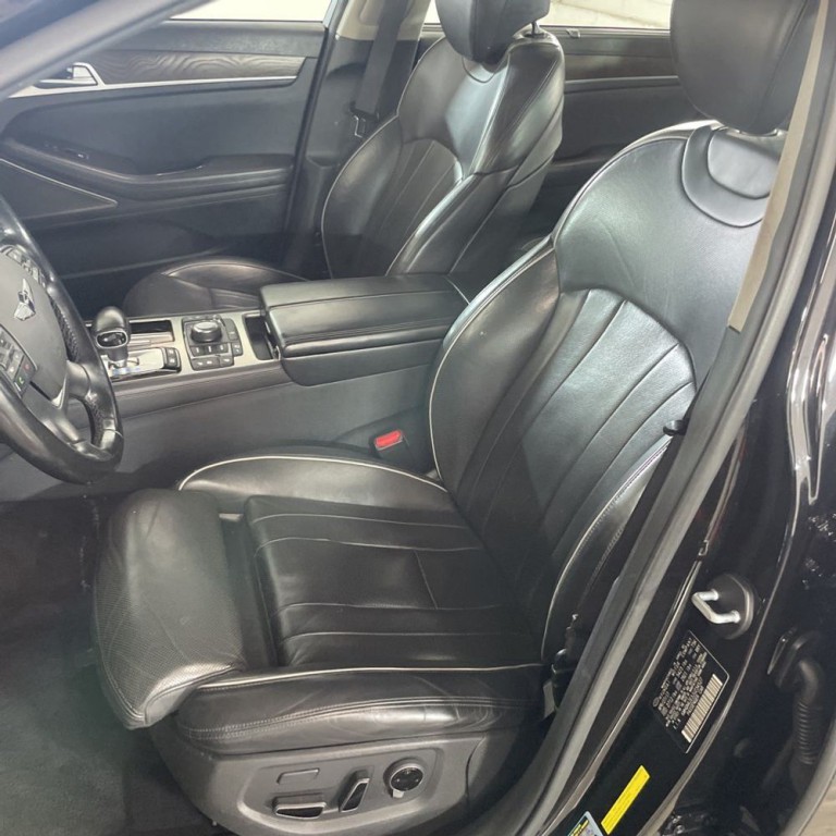 2018 Genesis G80 Image 8