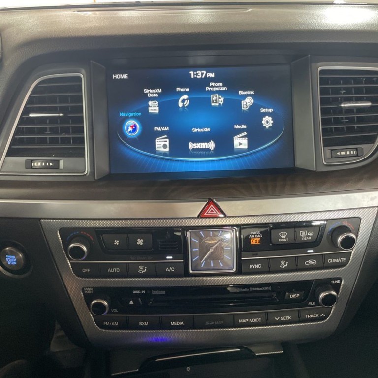 2018 Genesis G80 Image 13