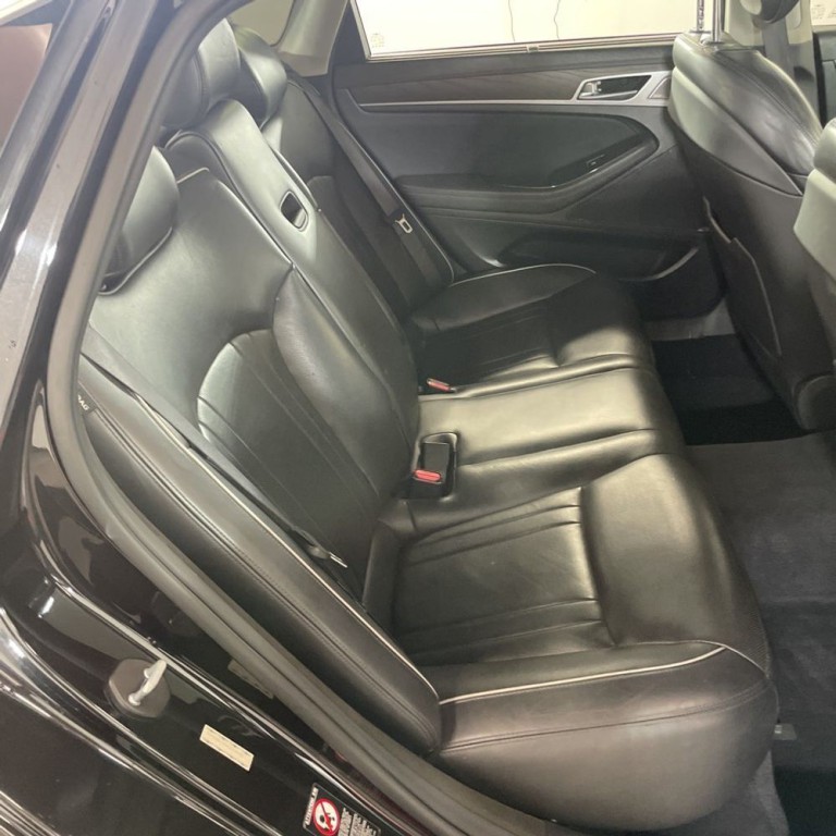 2018 Genesis G80 Image 17