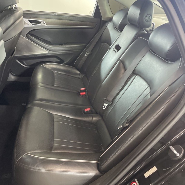 2018 Genesis G80 Image 18