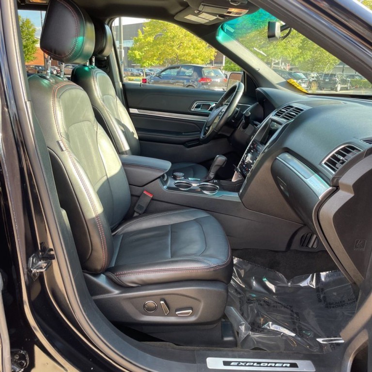 2017 Ford Explorer Image 9