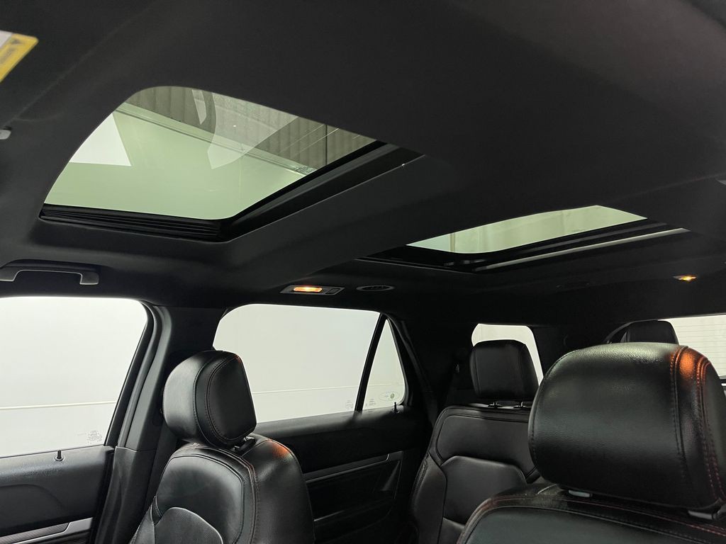 2017 Ford Explorer Image 10