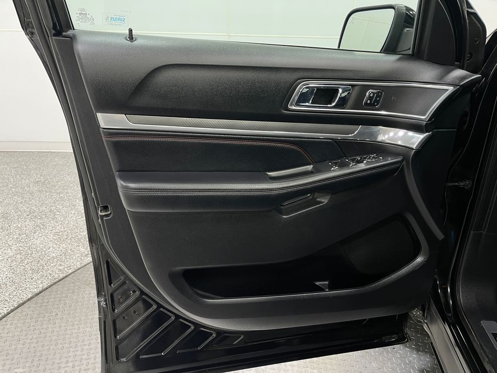 2017 Ford Explorer Image 14