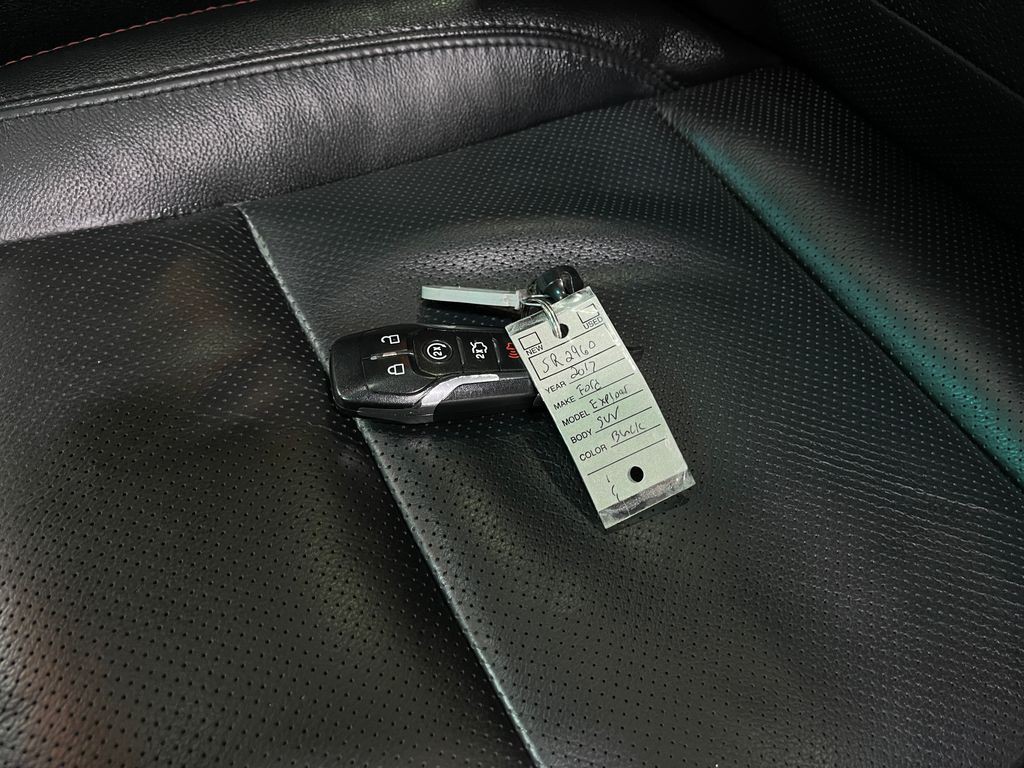 2017 Ford Explorer Image 38