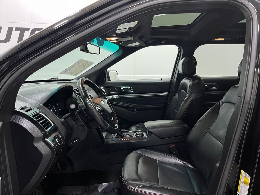 2017 Ford Explorer Image 12