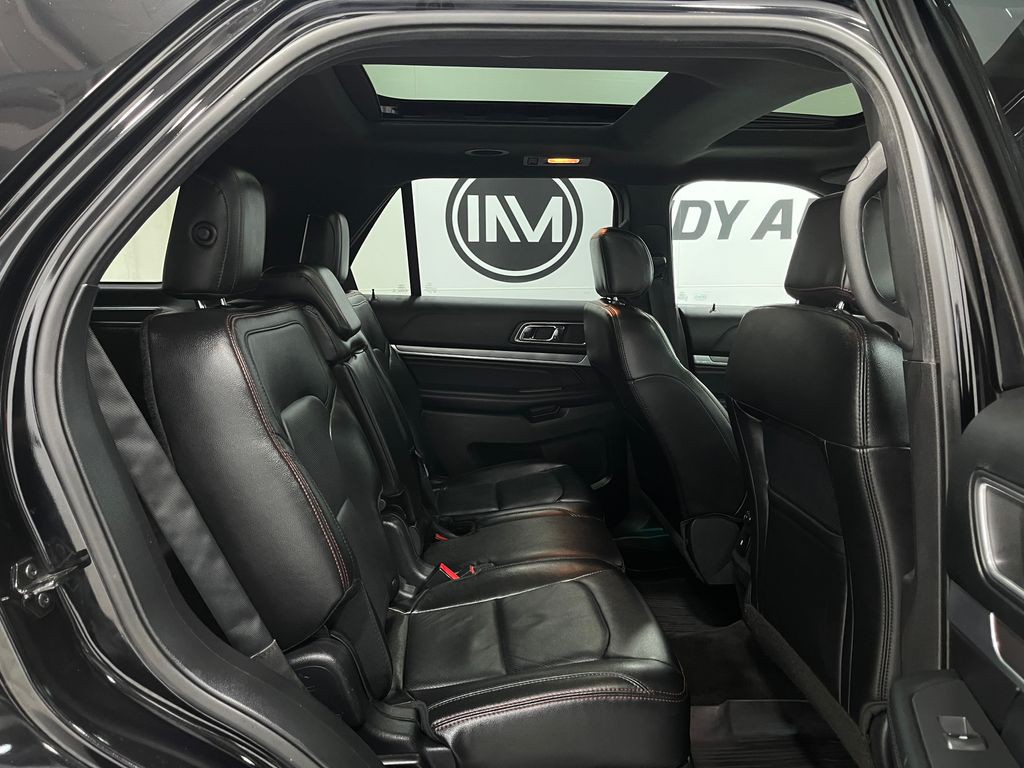 2017 Ford Explorer Image 32