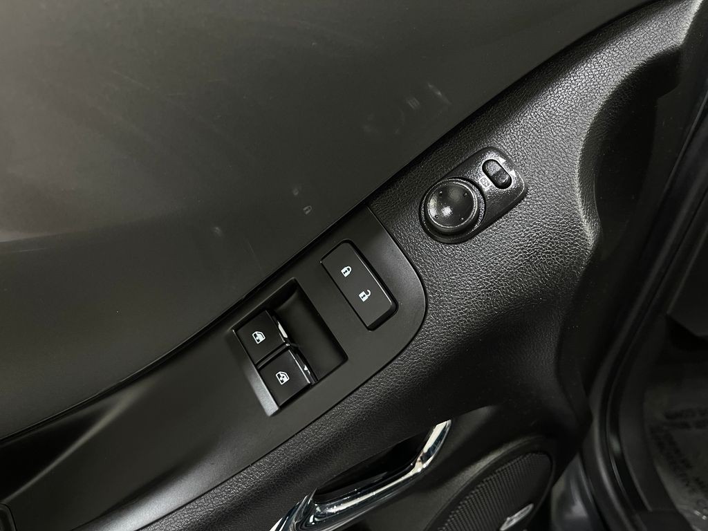 2015 Chevrolet Camaro Image 16