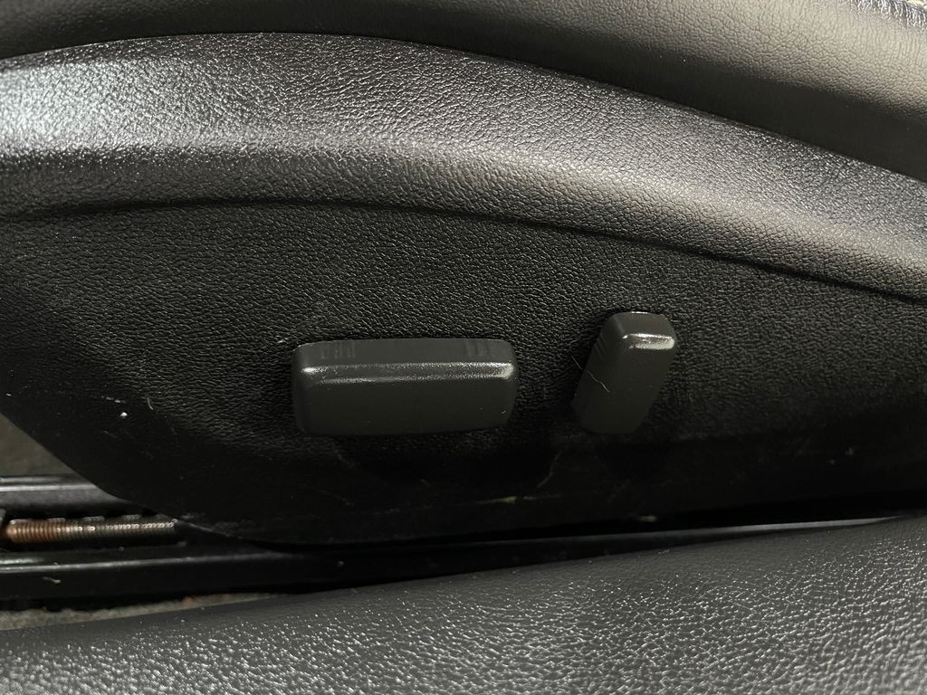 2015 Chevrolet Camaro Image 17