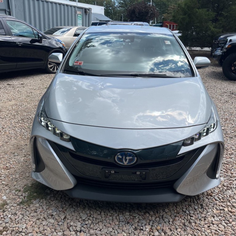 2020 Toyota Prius Image 2