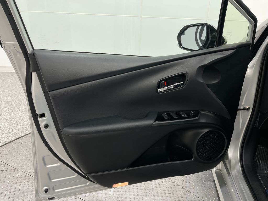 2020 Toyota Prius Image 13