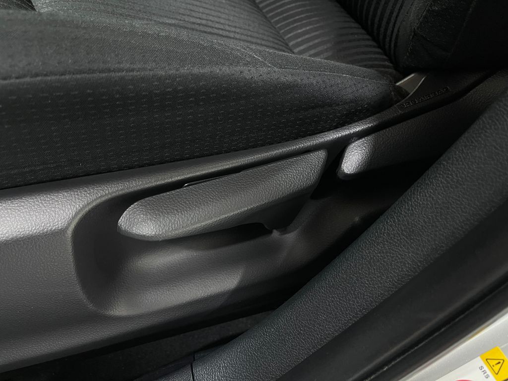 2020 Toyota Prius Image 15