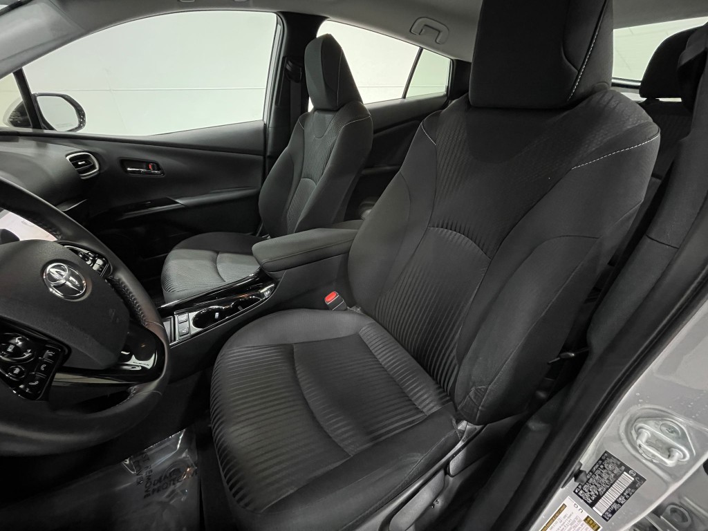 2020 Toyota Prius Image 12