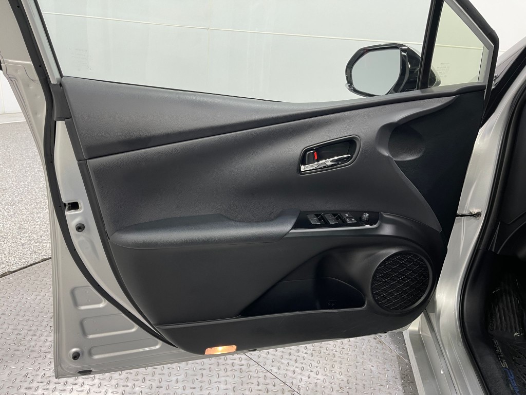 2020 Toyota Prius Image 13