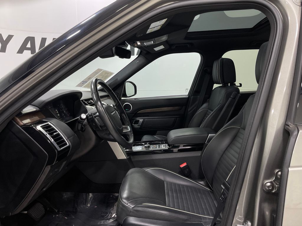 2019 Land Rover Discovery Image 14