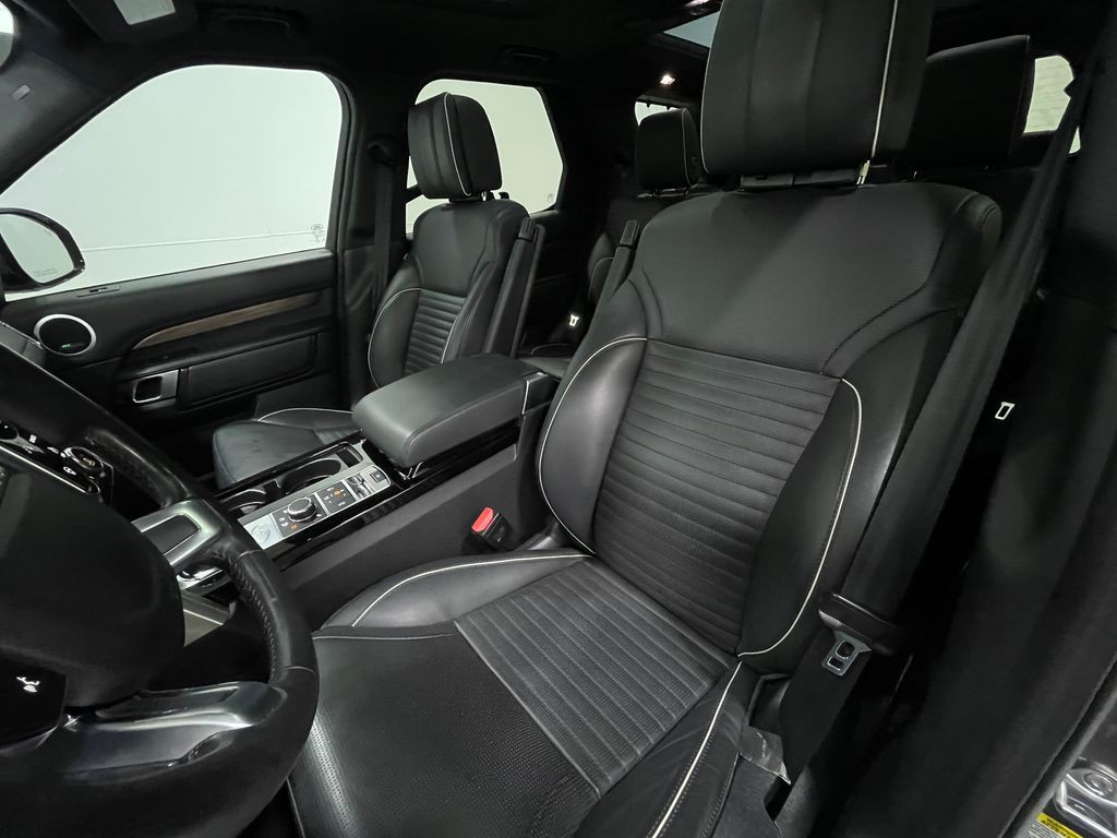 2019 Land Rover Discovery Image 15