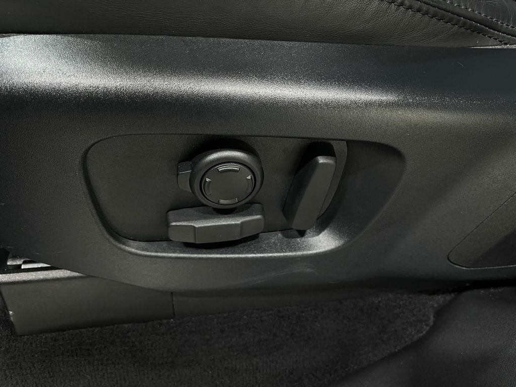 2019 Land Rover Discovery Image 18