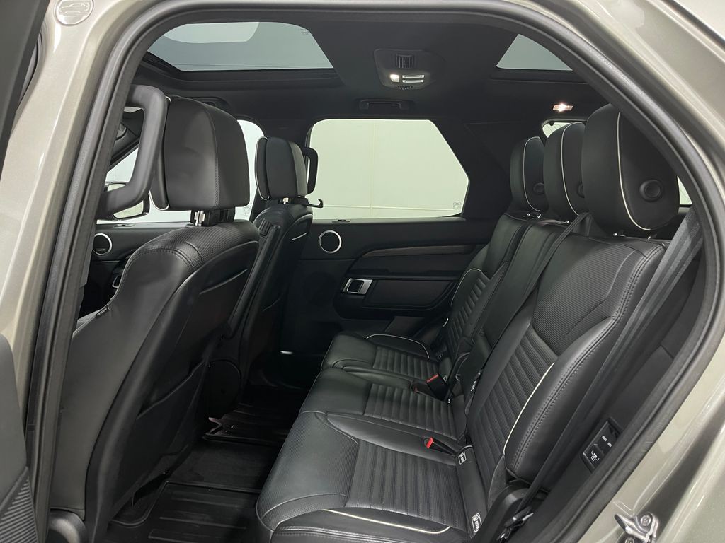 2019 Land Rover Discovery Image 31