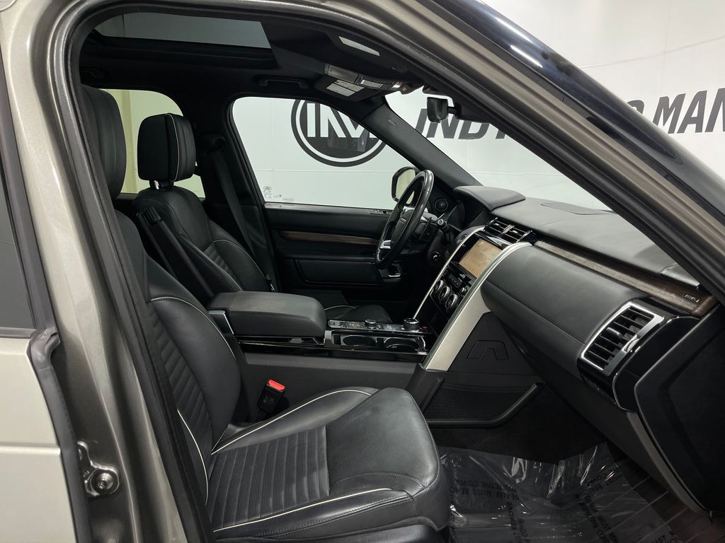 2019 Land Rover Discovery Image 35