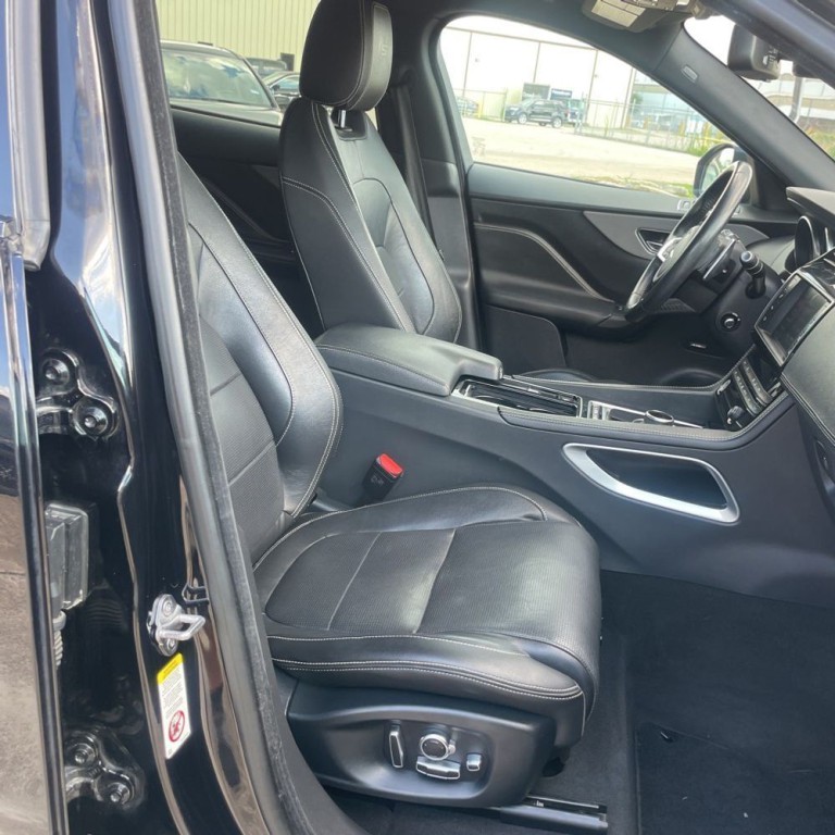 2018 Jaguar F-PACE Image 9