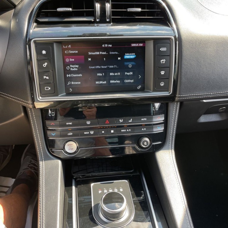 2018 Jaguar F-PACE Image 13