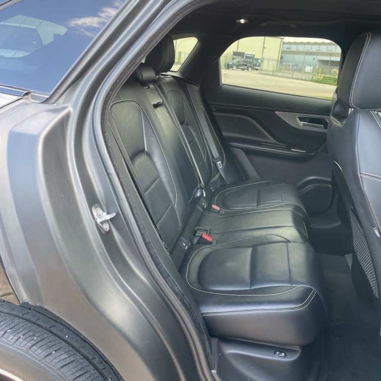 2018 Jaguar F-PACE Image 18