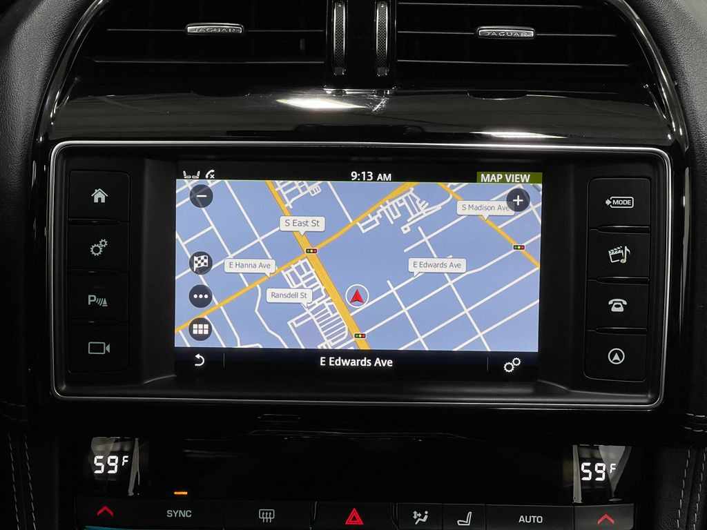 2018 Jaguar F-PACE Image 10