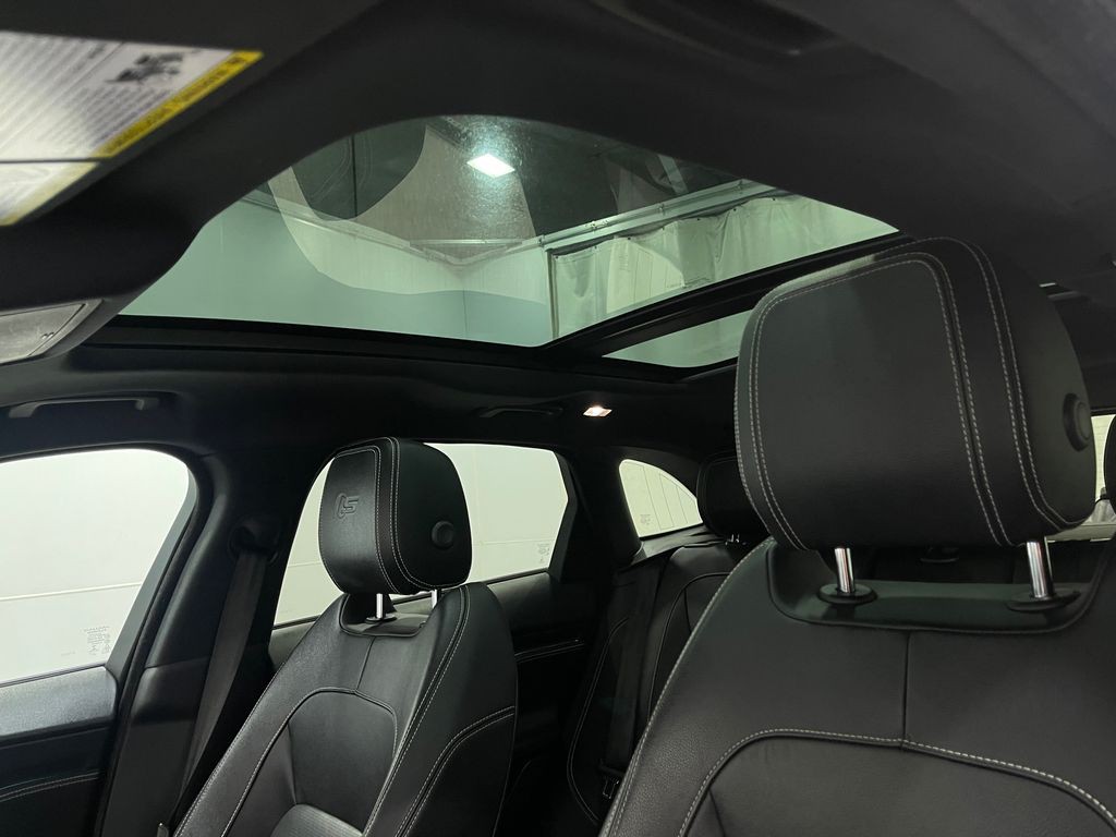 2018 Jaguar F-PACE Image 12