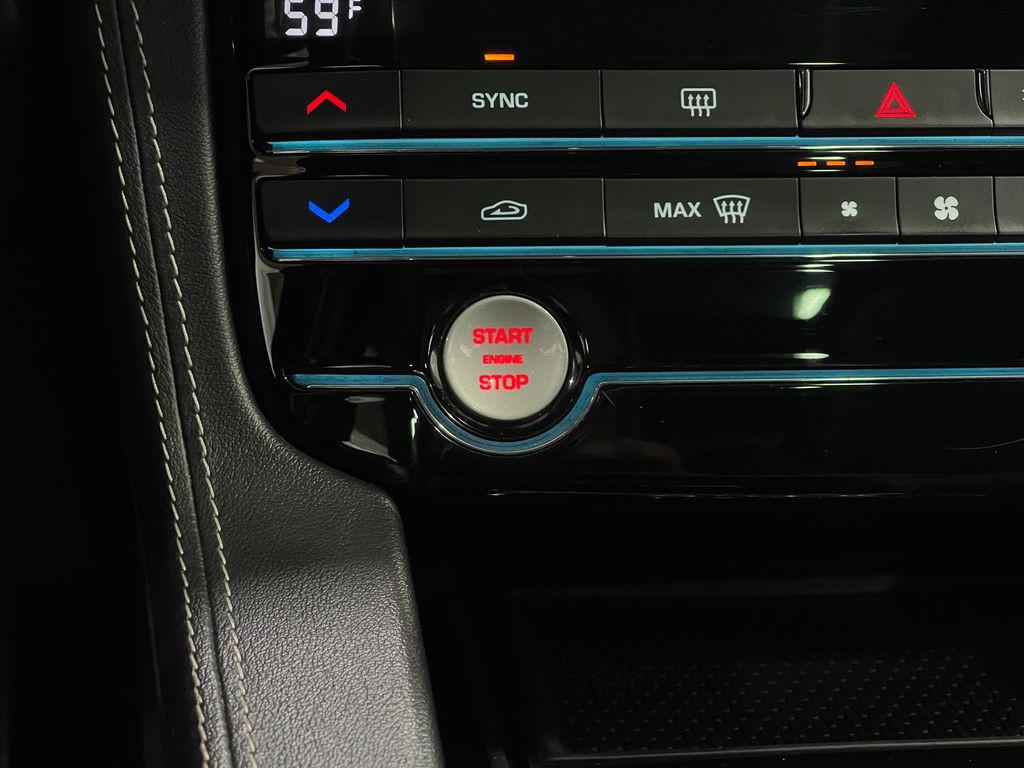 2018 Jaguar F-PACE Image 16