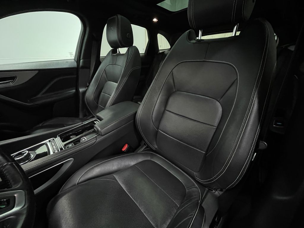 2018 Jaguar F-PACE Image 20