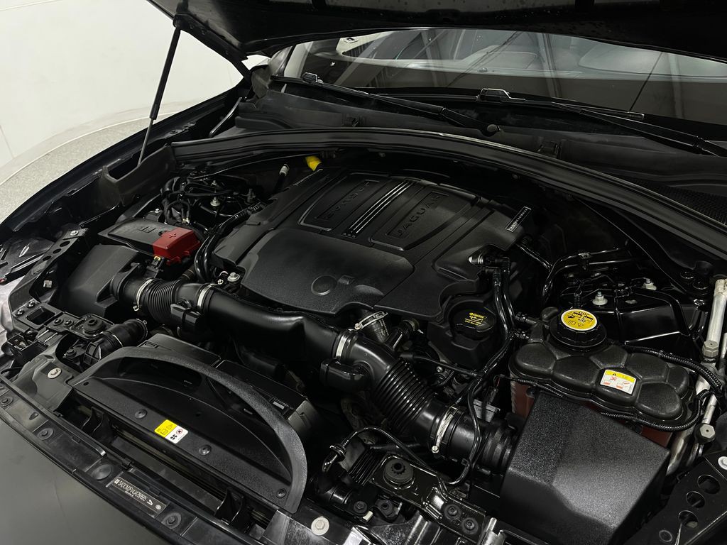 2018 Jaguar F-PACE Image 29