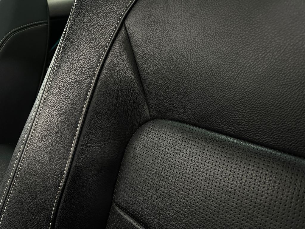 2018 Jaguar F-PACE Image 24