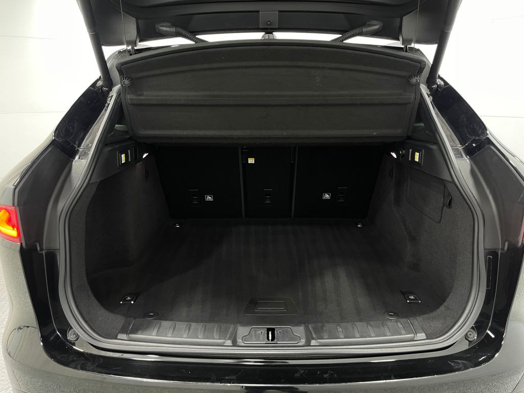 2018 Jaguar F-PACE Image 27