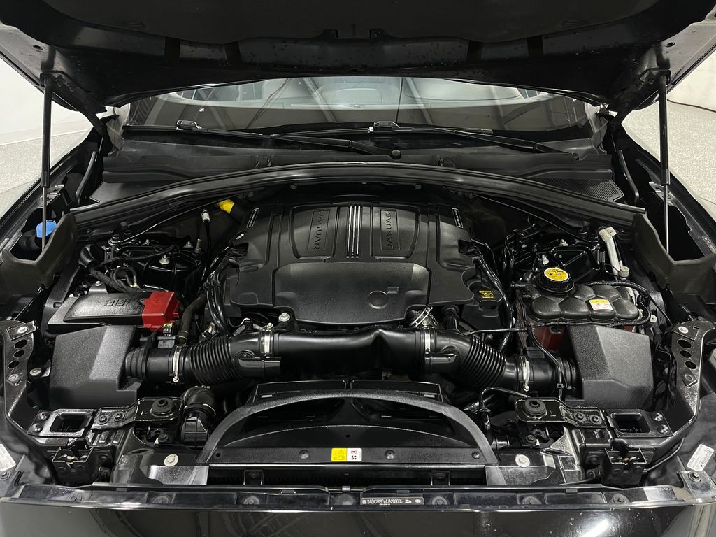 2018 Jaguar F-PACE Image 28