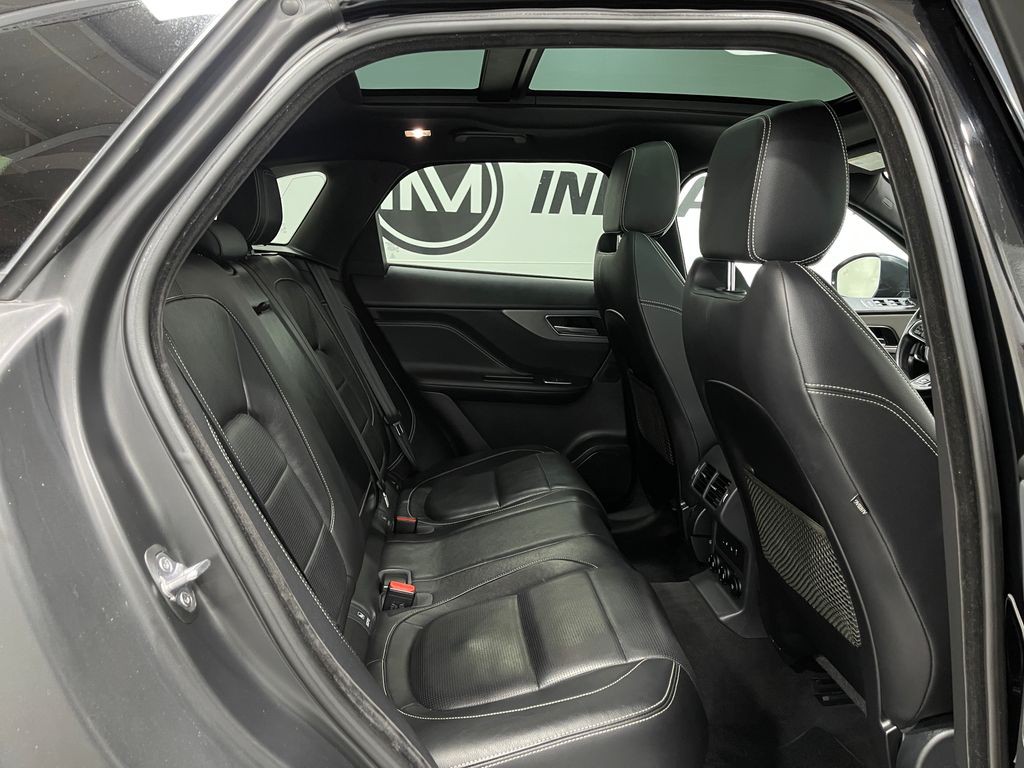 2018 Jaguar F-PACE Image 32