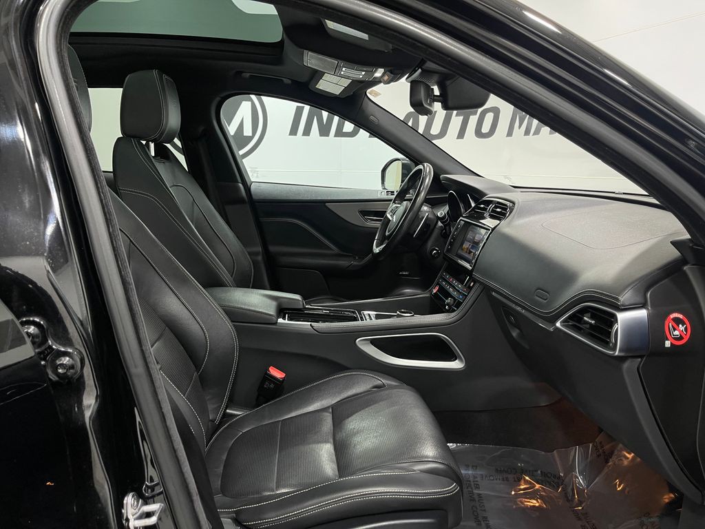 2018 Jaguar F-PACE Image 33