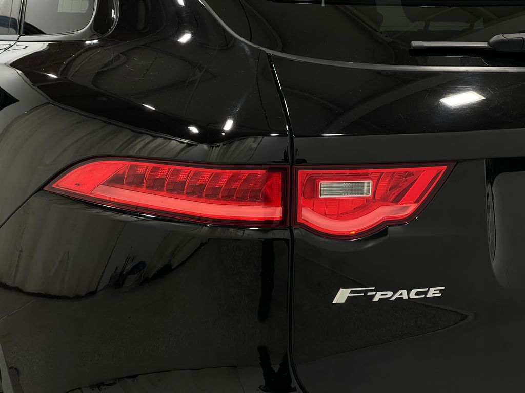 2018 Jaguar F-PACE Image 35