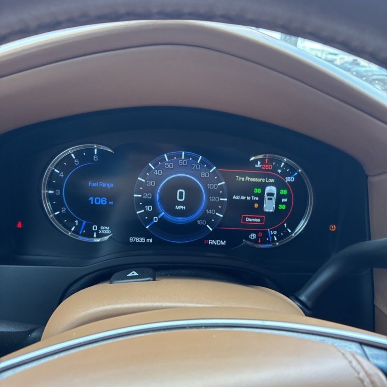 2016 Cadillac Escalade Image 10