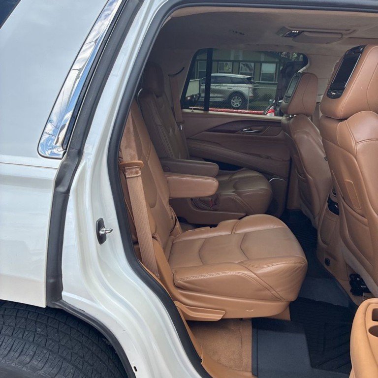 2016 Cadillac Escalade Image 16